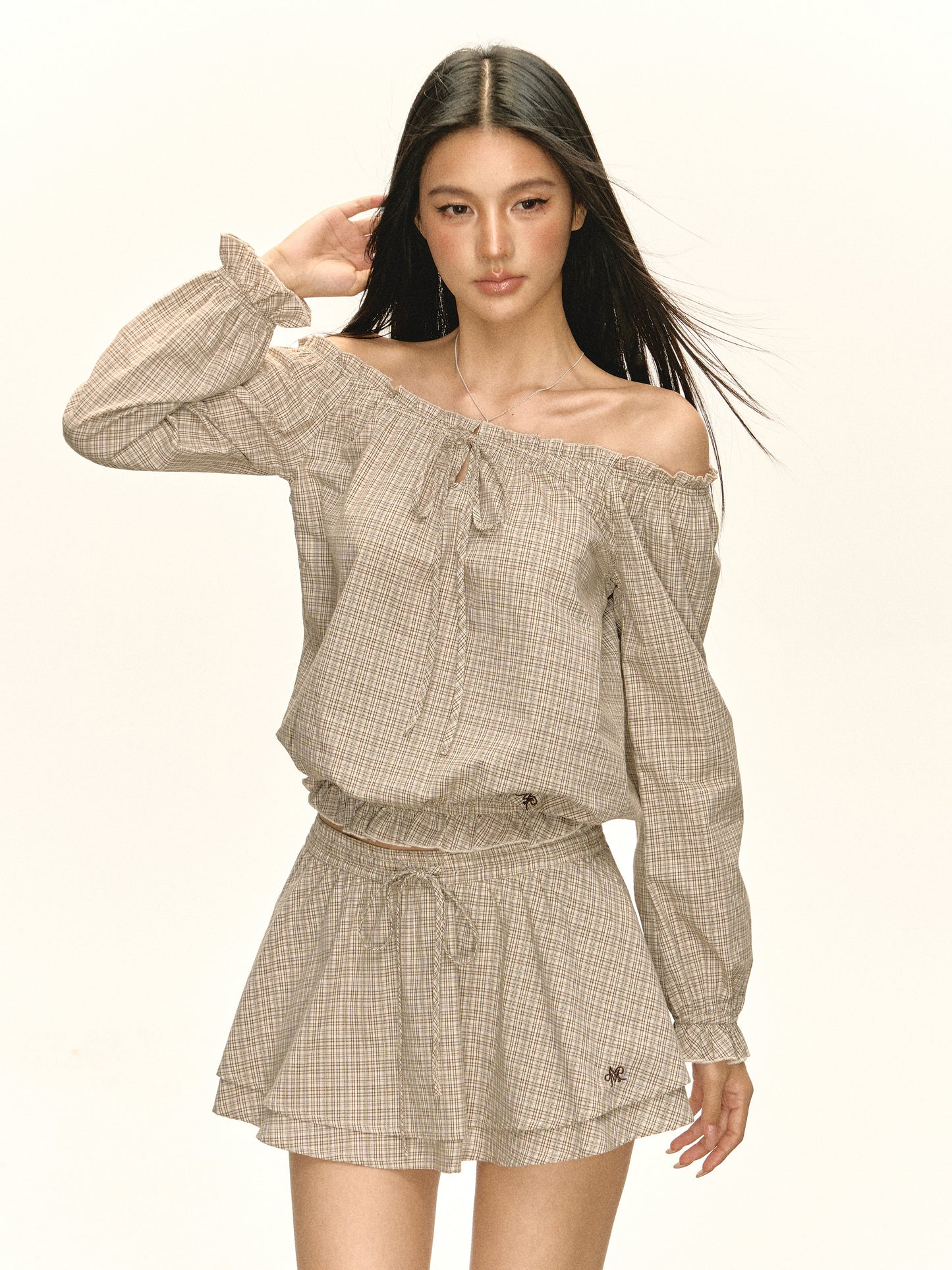 Omira  suit